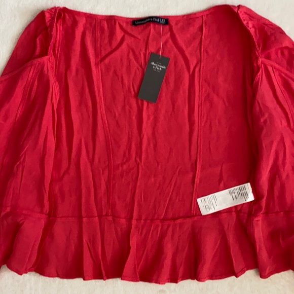 {NWT} Abercrombie & Fitch | Button Front Portrait Neckline Crop Top Pink (XS) - Picture 7 of 13